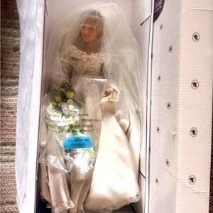 Ashton Drake Princess Diana
Wedding The People's Princess Bride
Doll